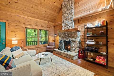 47 GORE ROAD, CASTLETON, VA 22716