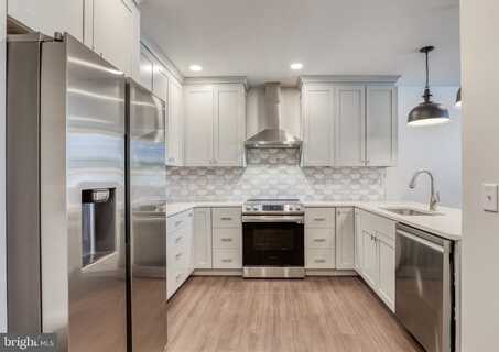 210 E BOSCAWEN ST, WINCHESTER, VA 22601