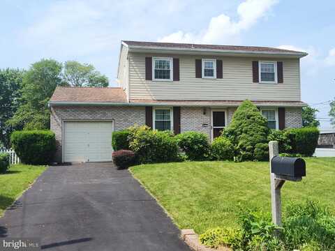 911 LAKE LANE, PENNSBURG, PA 18073