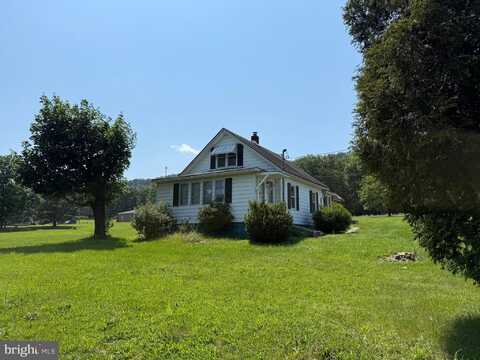 11 GRAY RIDGE LANE, BERKELEY SPRINGS, WV 25411