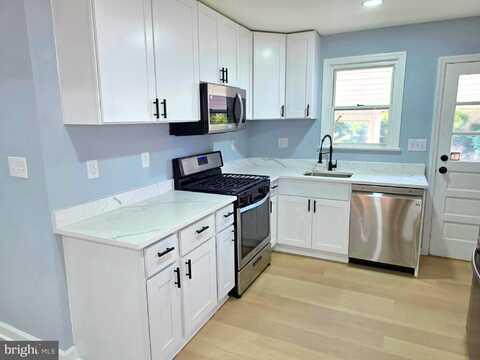 10 DINSMORE AVENUE, GLEN BURNIE, MD 21061