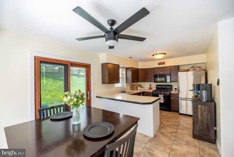 1053 MAPLE GLEN CIRCLE, POTTSTOWN, PA 19464