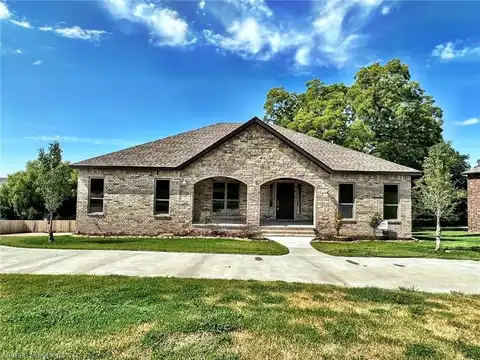 2060 W Breckenridge ST, Sallisaw, OK 74955