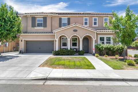 2076 Chennault Avenue, Clovis, CA 93611