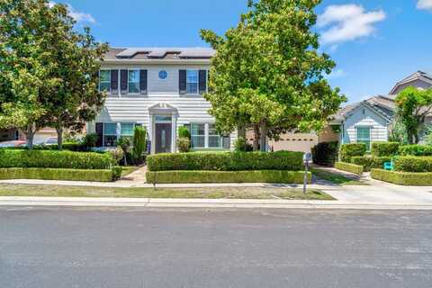 2143 Everglade Avenue, Clovis, CA 93619