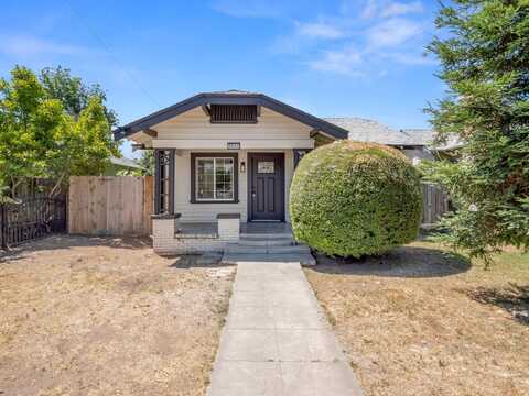3644 Illinois Avenue E, Fresno, CA 93702