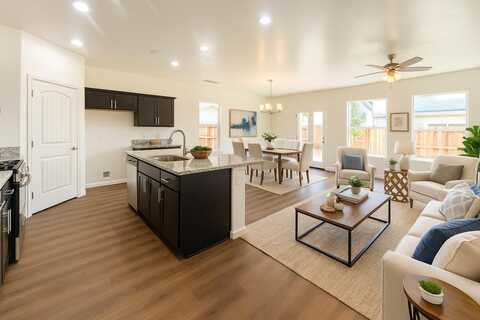 1545 Crimson Way, Dinuba, CA 93618