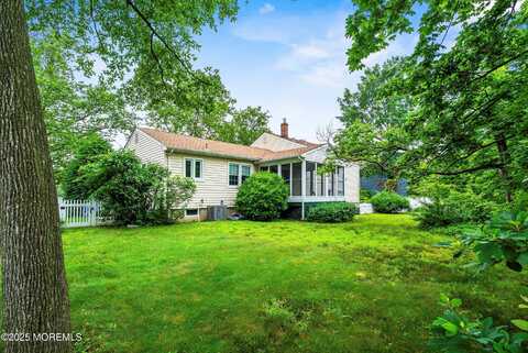 19 Galloping Circle, Belford, NJ 07718