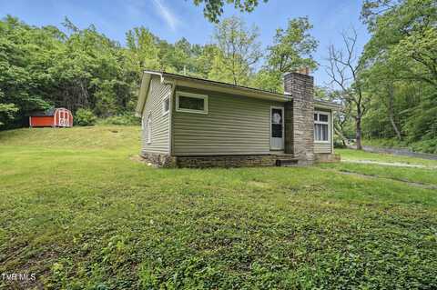 1002 Seven Springs Hollow Road, Castlewood, VA 24224