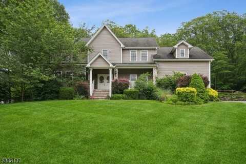 4 Knollwood Ln, Hardyston, NJ 07460