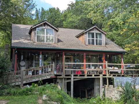 678 Love Valley Rd, Silver Point, TN 38582
