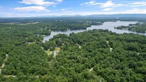 2313 White Horse Dr, CROSSVILLE, TN 38572