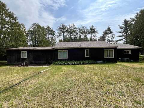 943 N Shunk, Manistique, MI 49854
