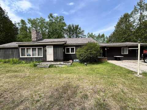943 N Shunk, Manistique, MI 49854