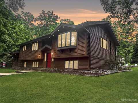 W7525 Upper Pine Creek, Iron Mountain, MI 49801
