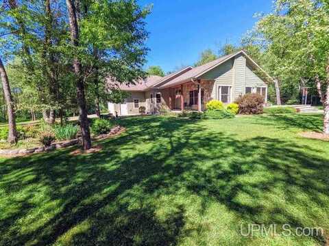 126 Lakeshore, Iron River, MI 49935