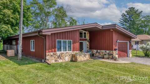 1002 E Grant, Iron Mountain, MI 49801