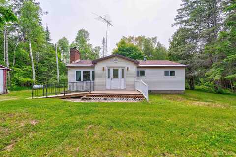 825N W Gulliver Lake, Gulliver, MI 49840