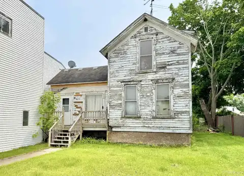 803 S 1st, Escanaba, MI 49829