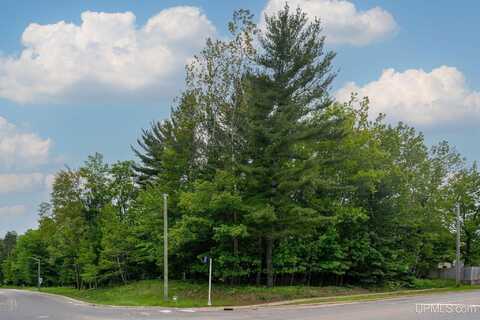 1439 N McClellan, Marquette, MI 49855