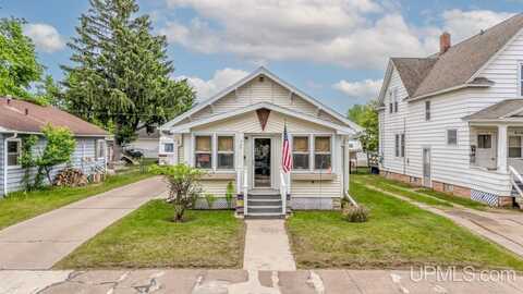 903 W A, Iron Mountain, MI 49801