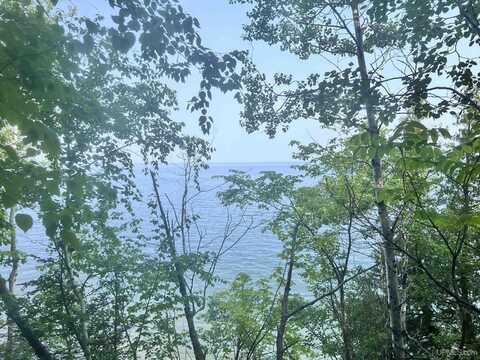 17 AC ON Lake, Ironwood, MI 49938