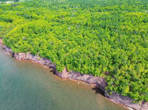 17 AC ON Lake, Ironwood, MI 49938