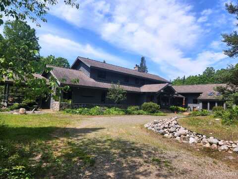 338 Old Highway 141, Crystal Falls, MI 49920