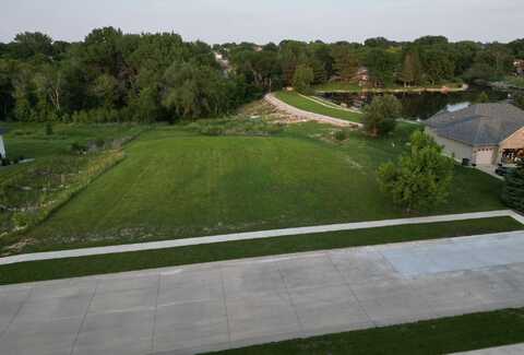 1025 Lakeshore Drive, Cedar Falls, IA 50613