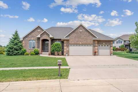 4032 Wynnewood Drive, Cedar Falls, IA 50613
