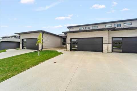 1218 Loren Drive, Cedar Falls, IA 50613