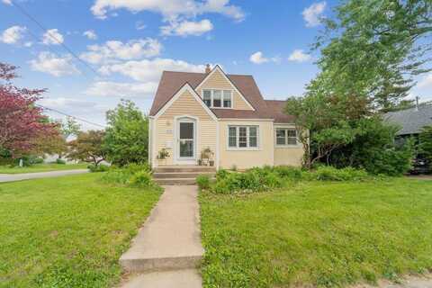 2204 Washington Street, Cedar Falls, IA 50613