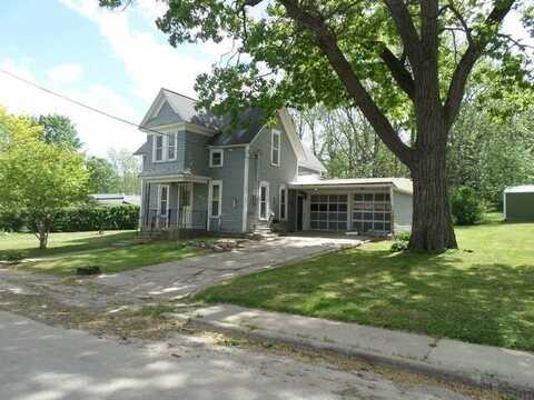 43 S River Street, Central City, IA 52214