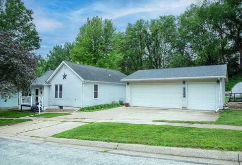 317 4th St NE, Waverly, IA 50677