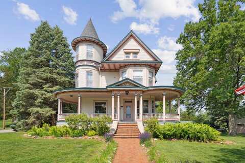 309 Upper Broadway Street, Decorah, IA 52101