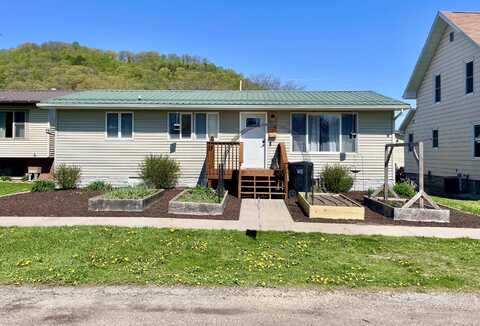 353 1st St SE, New Albin, IA 52160