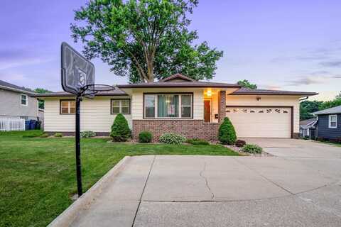 1152 E Ridgeway Avenue, Waterloo, IA 50702