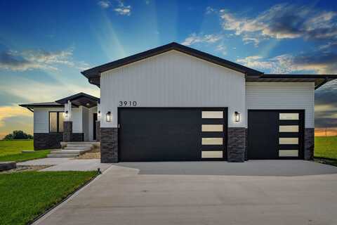 3910 Broomfield Drive, Cedar Falls, IA 50613
