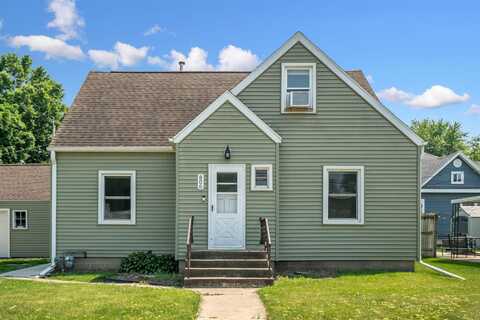 806 3rd Street, Reinbeck, IA 50669