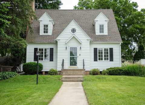 215 NW 6th Street, Waverly, IA 50677