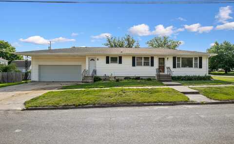 426 Commercial Street, Reinbeck, IA 50669