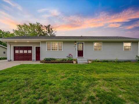 407 SW 10th Street, Independence, IA 50644