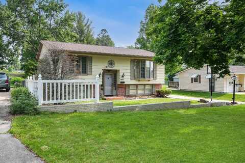 801 W 13th Street, Cedar Falls, IA 50613