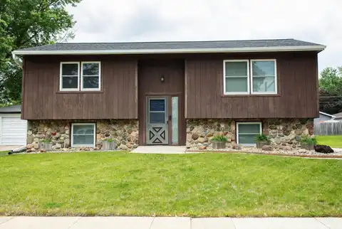 2561 Gloria Drive, Waterloo, IA 50701