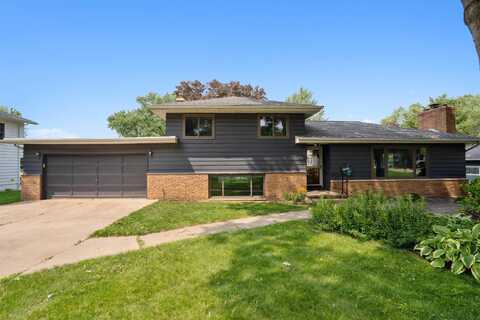 1506 Pin Oak Drive, Cedar Falls, IA 50613