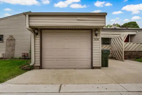 1108 Prairie Meadow Court, Waterloo, IA 50701