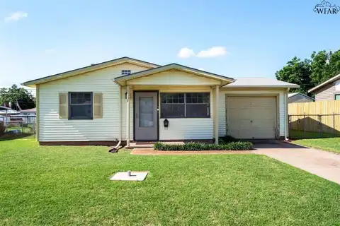 125 JAMES DRIVE, Iowa Park, TX 76367