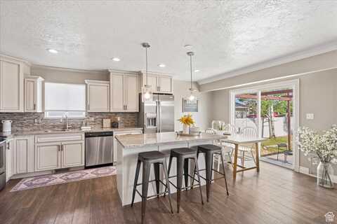 1673 W 9775 S, South Jordan, UT 84095