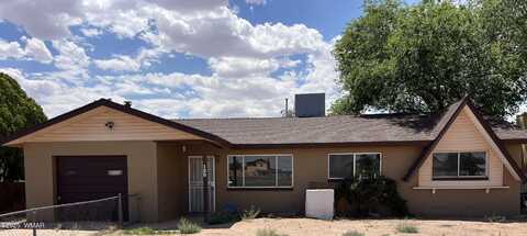 125 Cochise Drive, Winslow, AZ 86047