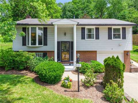 727 Pine Valley Dr, Plum, PA 15239